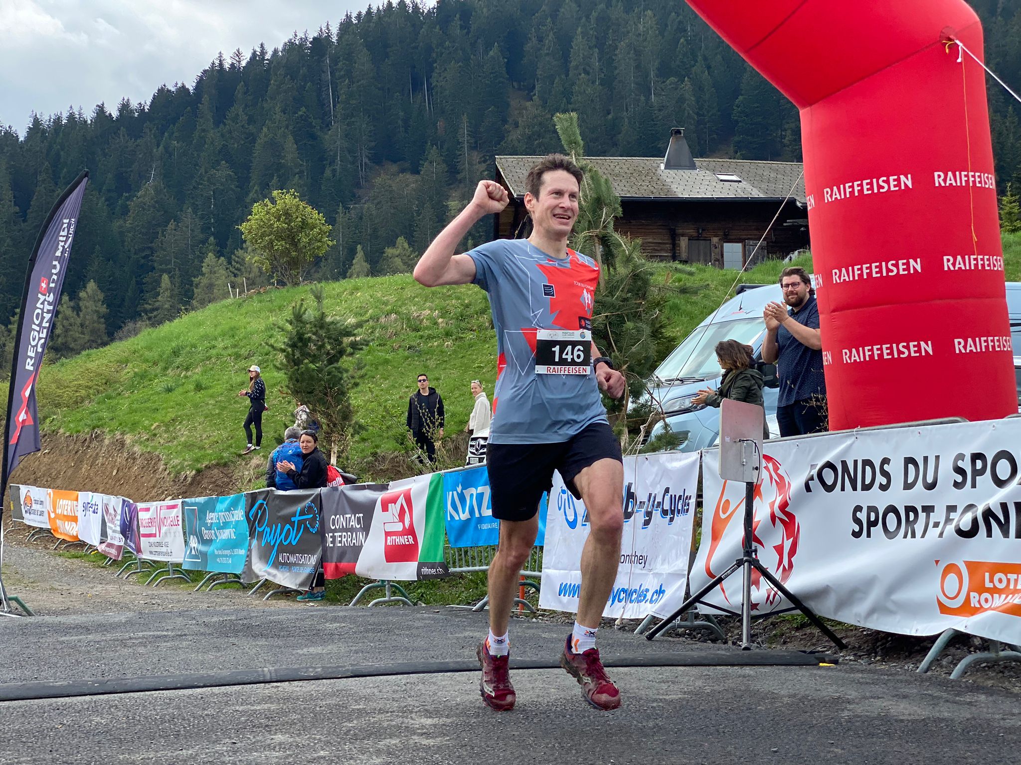 Course à pied: Cédric Mariéthoz et Theres Leboeuf s'imposent lors de la Course des Deux Chapelles